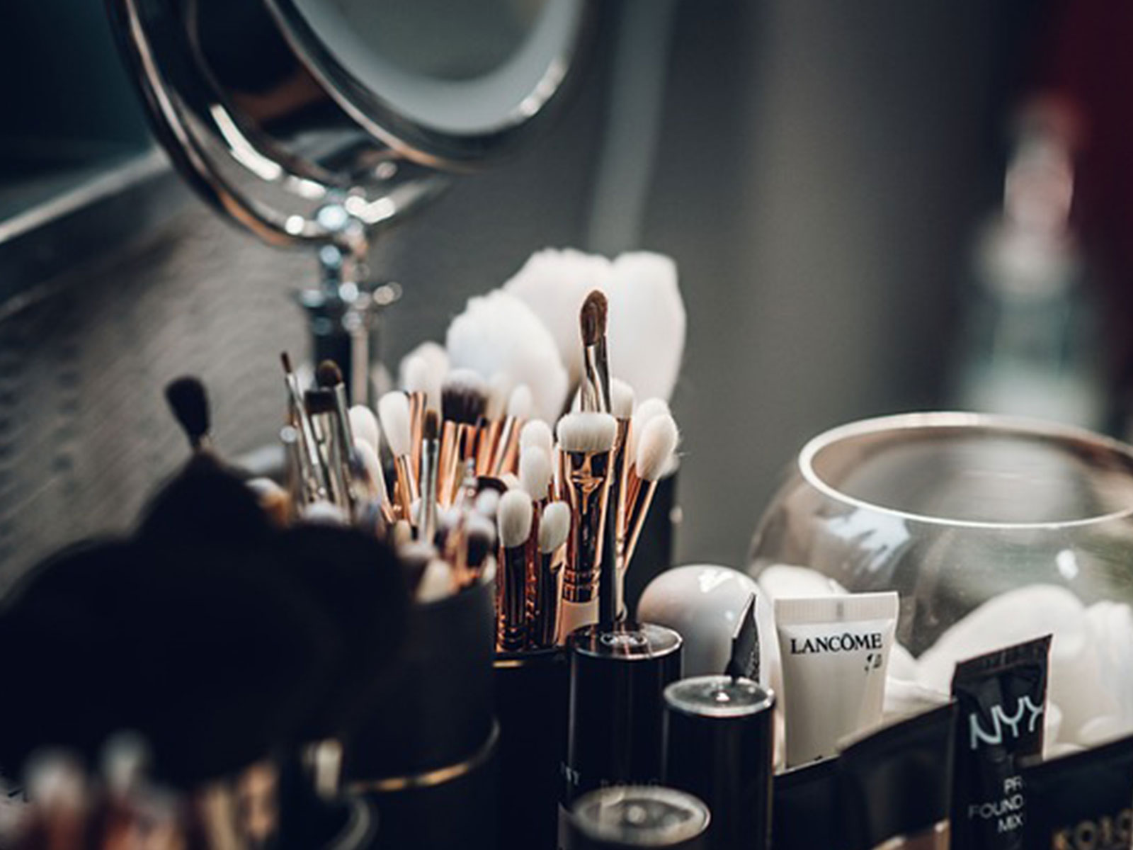 Co warto wiedzieć na temat profesjonalnych kosmetyków?