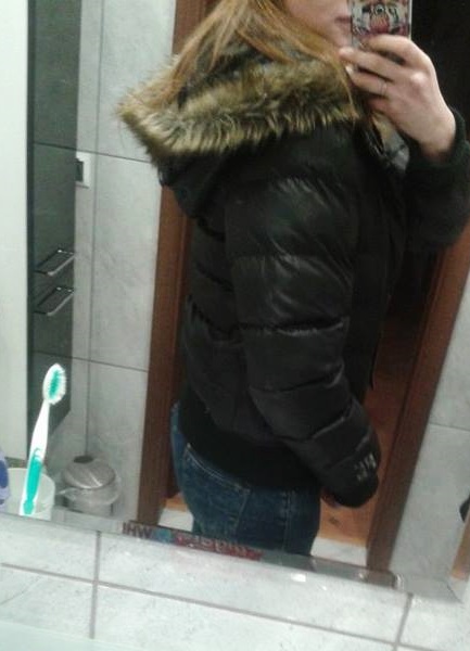 czarna pikowana kurtka