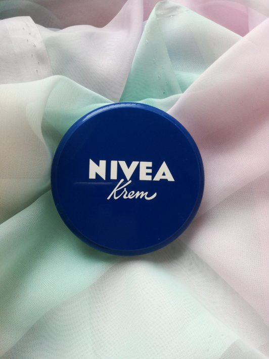 kosmetyki kremy do twarzy na dzien nivea