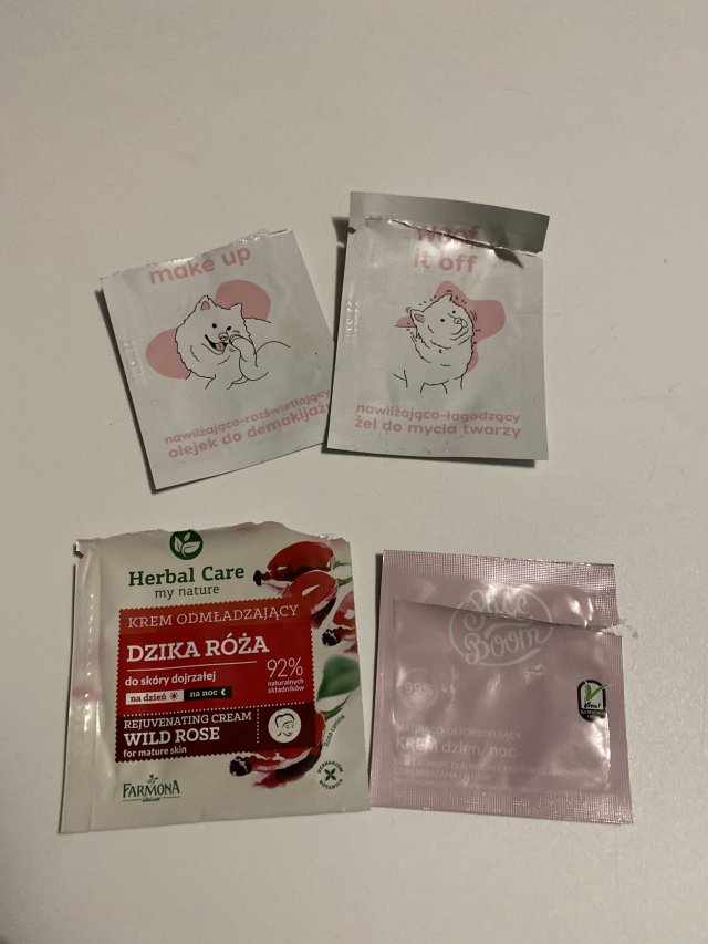akcja denkowanie! grudzień - kosmetyki w świątecznych opakowaniach i świątecznych kolorach 🎄❄️⛄🎀🎁🎅