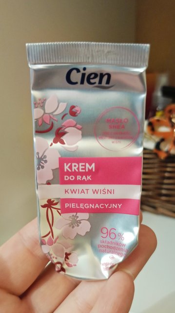 Denkowanie część druga :) Maj: Kwitnący Maj- zużywamy kosmetyki kwiatowe, roślinne, aloesowe, z kwiatami na opakowaniach i pachnące kwiatami🌸🌱🪻