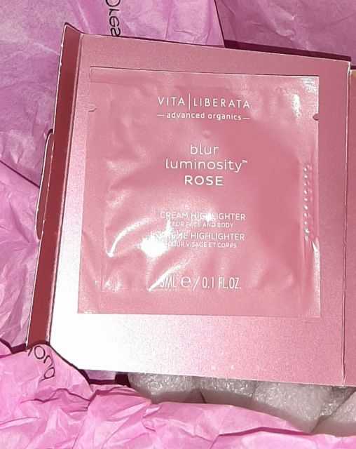 Vita Liberata Rozświetlacz do twarzy i ciała, Kremowy, Blur Luminosity Rose
