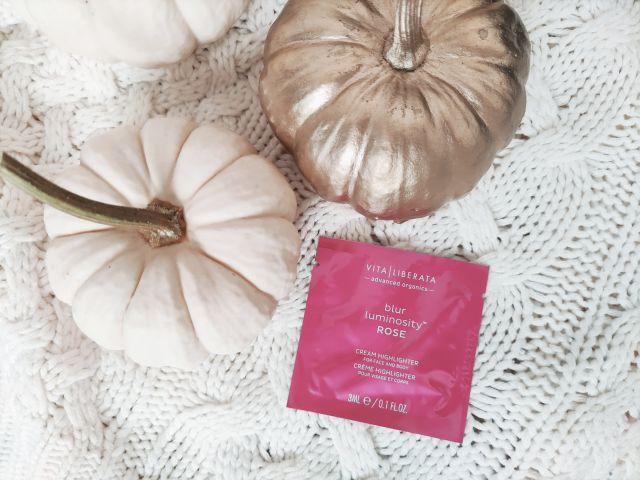Vita Liberata Rozświetlacz do twarzy i ciała, Kremowy, Blur Luminosity Rose
