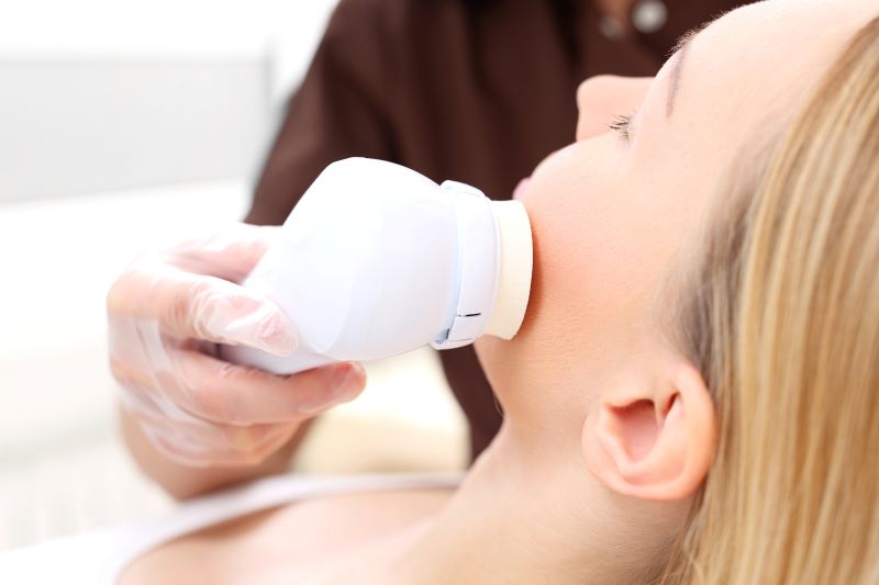 infoblog dresscloud Zabiegi modelujące dolną partię twarzy - przegląd dostępnych metod