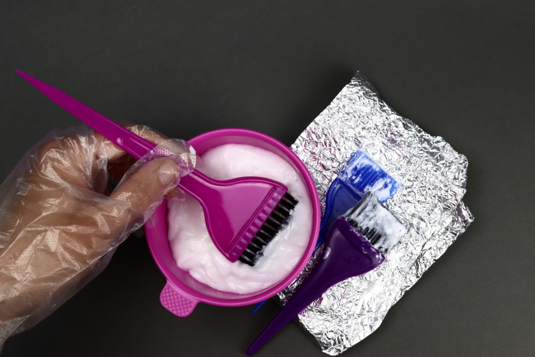 infoblog dresscloud Jak usunąć farbę do włosów z lakierowanych mebli bez tarcia?