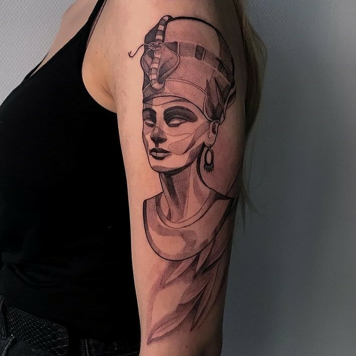 infoblog dresscloud Tatuaż Nefretete - co oznacza? Poznaj ukryte znaczenie i symbolikę