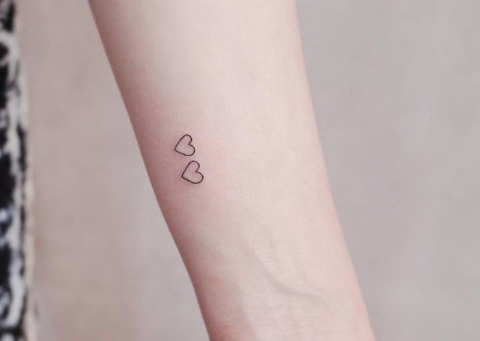 infoblog dresscloud Tatuaż serce na nadgarstku - co oznacza? Poznaj ukryte znaczenie i symbolikę