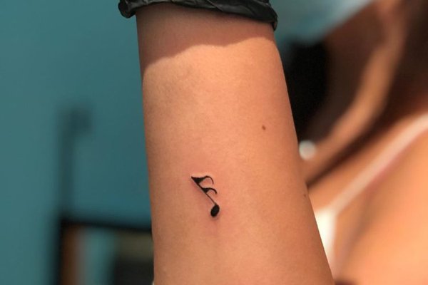 infoblog dresscloud Tatuaż nutka - co oznacza? Poznaj ukryte znaczenie i symbolikę