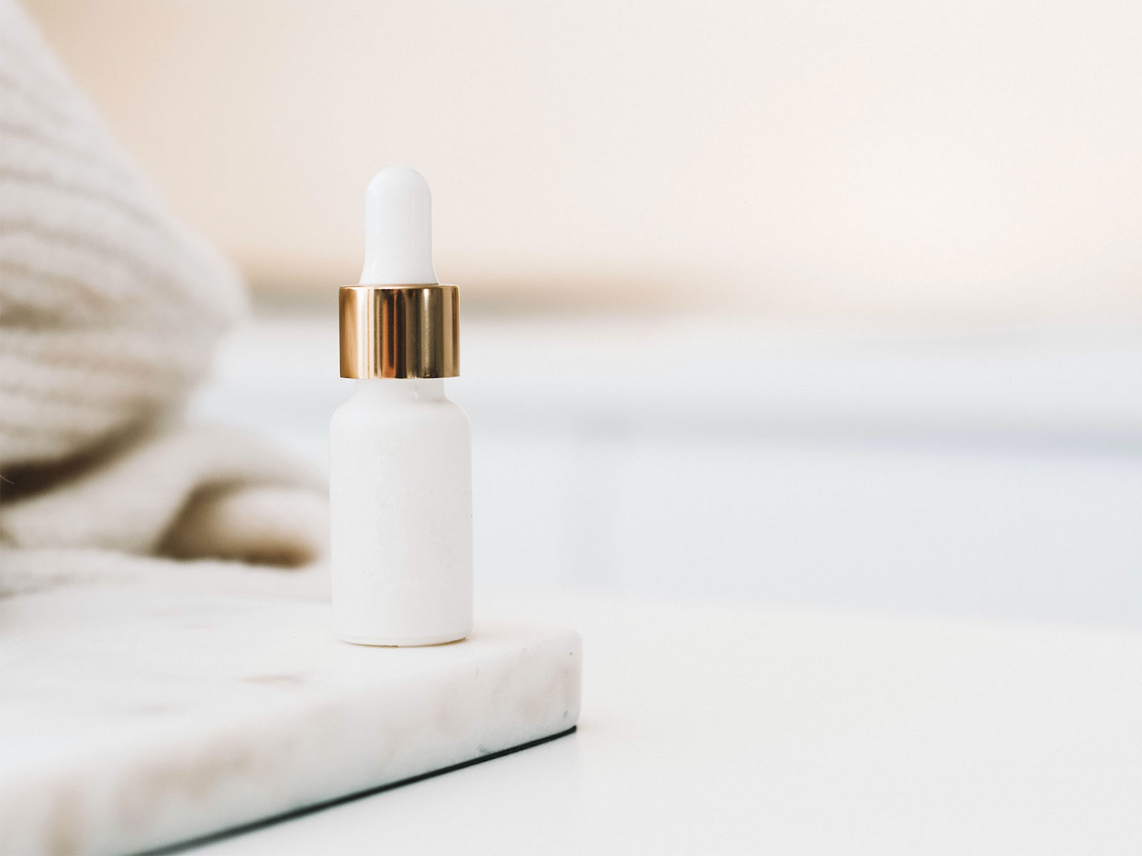 infoblog dresscloud Kosmetyki naturalne do walki z trądzikiem — Jakie składniki warto wybierać, aby skutecznie walczyć z niedoskonałościami skóry?