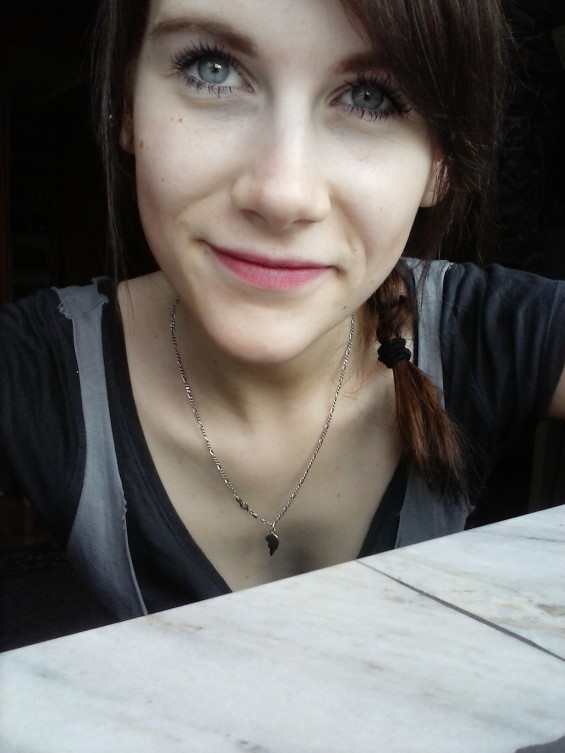 w makijażu i bez...