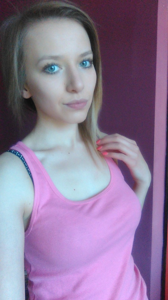 w makijażu i bez...