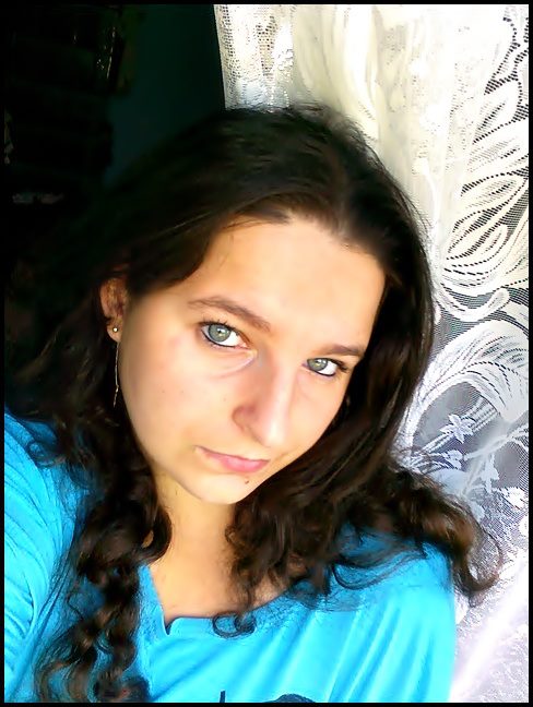 w makijażu i bez...