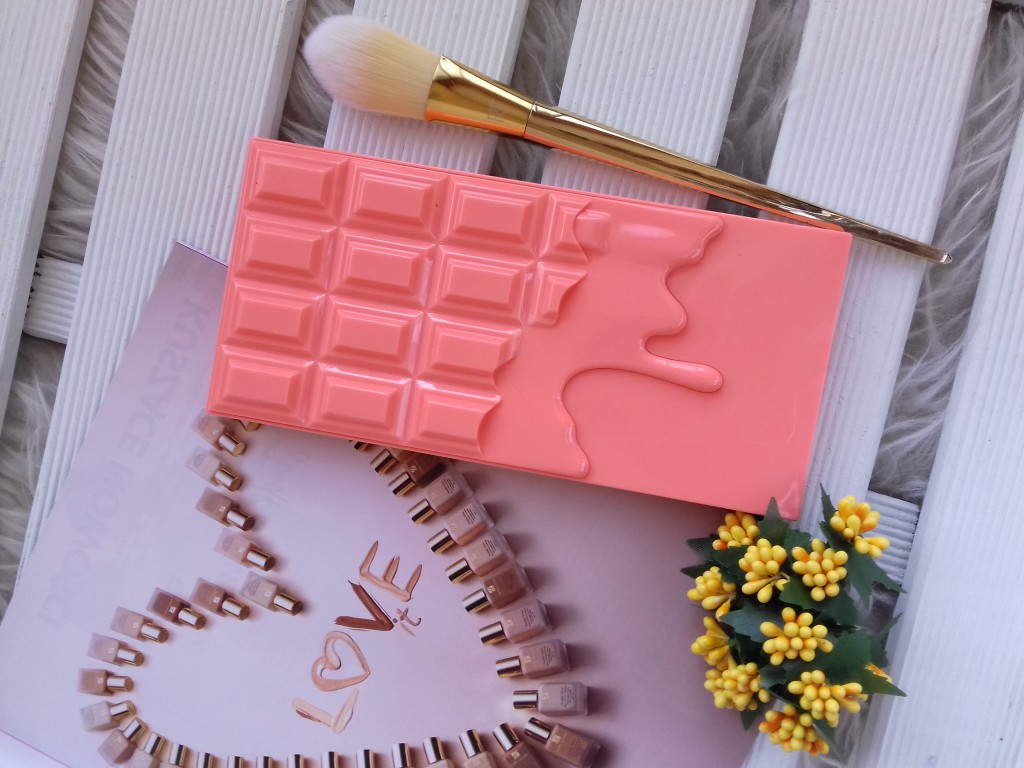 Brzoskwiniowa czekoladowa paleta Makeup Revolution