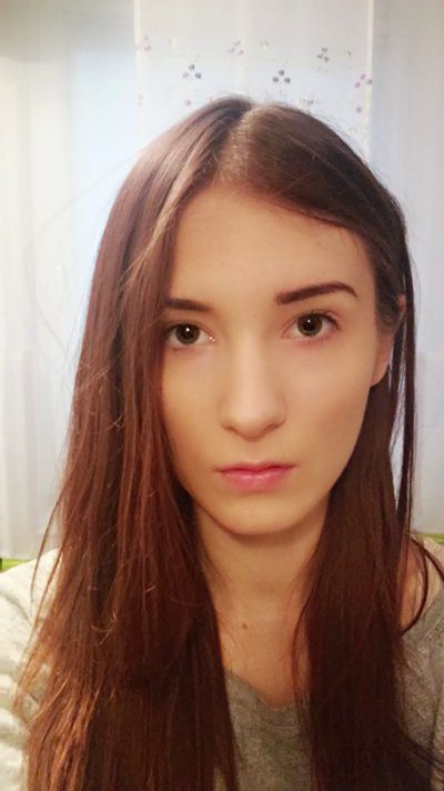 w makijażu i bez...