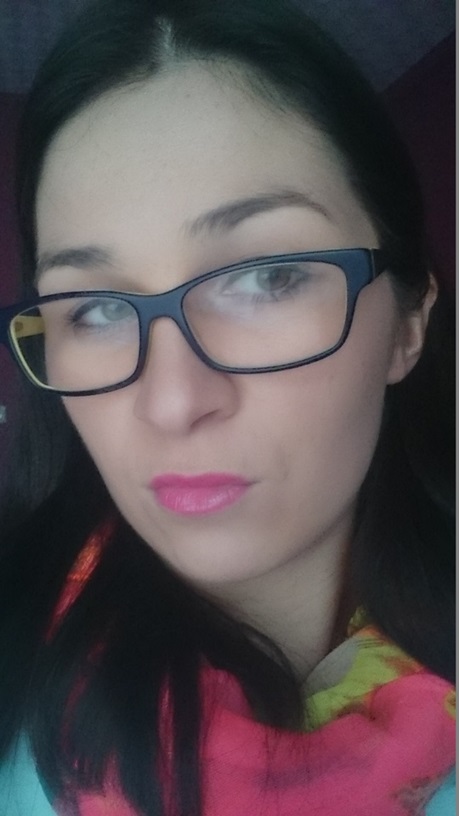 w makijażu i bez...