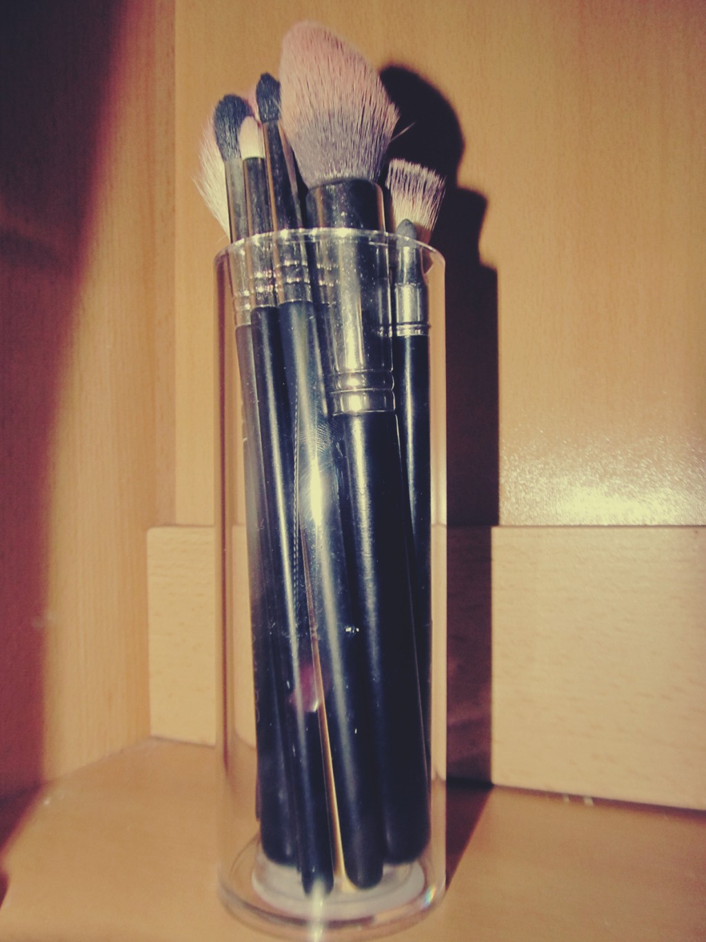 W czym trzymacie pędzle?