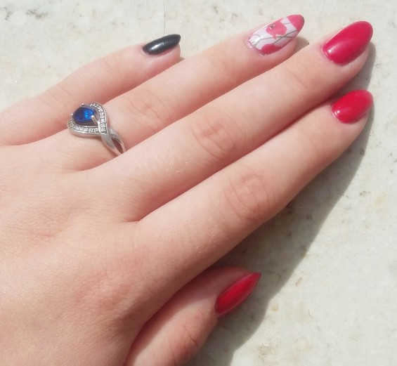 Pokaż swoje paznokcie