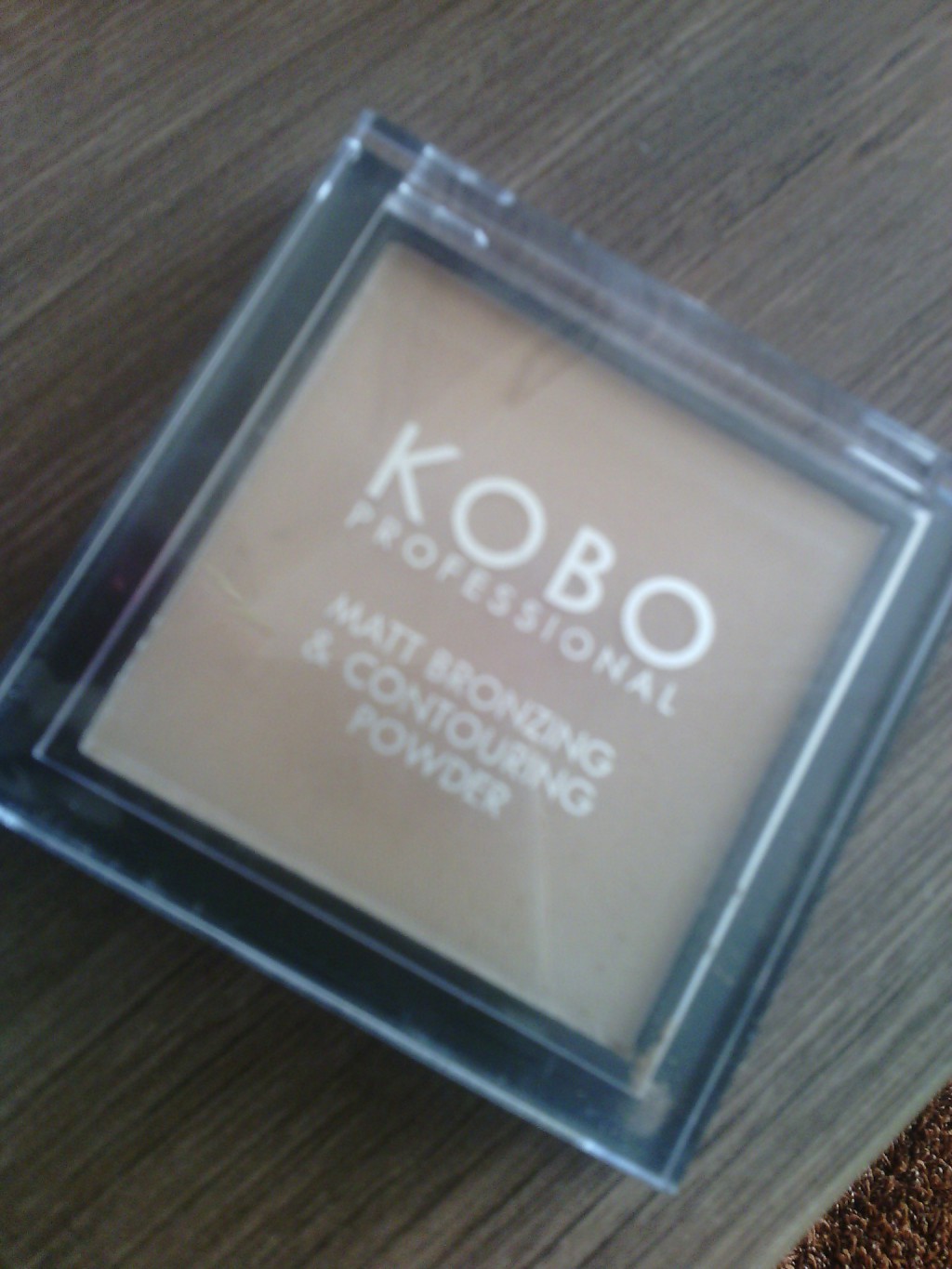 jakie kosmetyki kupić do makijażu weselnego