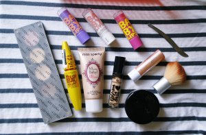 kosmetyki zestawy kosmetykow essence