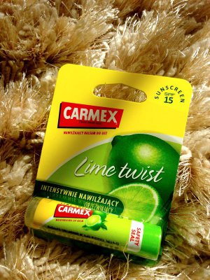 kosmetyki blyszczyki szminki pomadki carmex