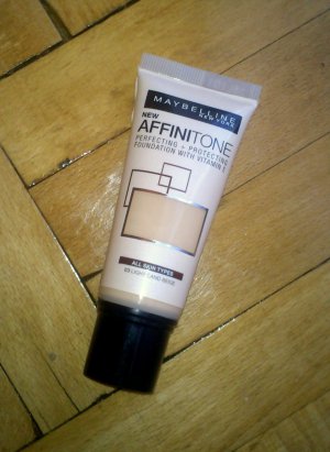 Maybelline Affinitone, Podkład do twarzy, nr 03 Light Sand Beige