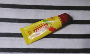 kosmetyki blyszczyki szminki pomadki carmex
