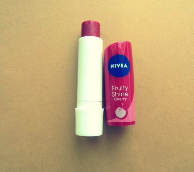 kosmetyki blyszczyki szminki pomadki nivea
