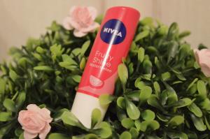 kosmetyki blyszczyki szminki pomadki nivea