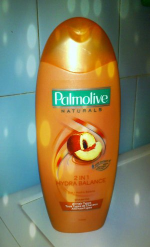 Palmolive Naturals, Hydra Balance, Szampon do włosów 2w1, Peach
