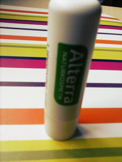 kosmetyki blyszczyki szminki pomadki