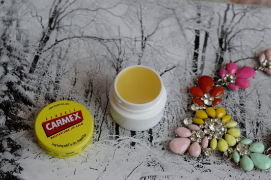 kosmetyki blyszczyki szminki pomadki carmex