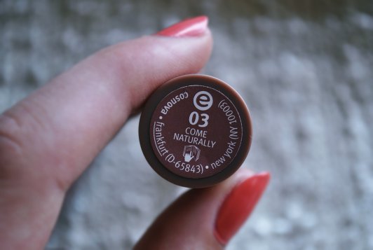 essence pomadka do ust nr 03 come naturally