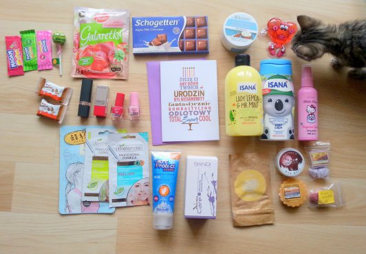 kosmetyki paczuszki kosmetyczne avon