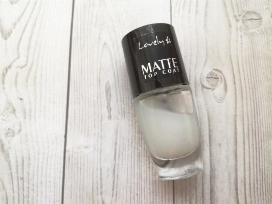 kosmetyki lakiery do paznokci lovely