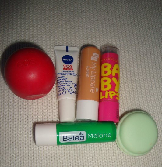 kosmetyki blyszczyki szminki pomadki aa