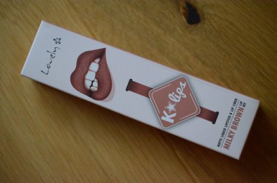 kosmetyki blyszczyki szminki pomadki lovely