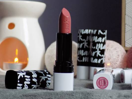kosmetyki blyszczyki szminki pomadki avon