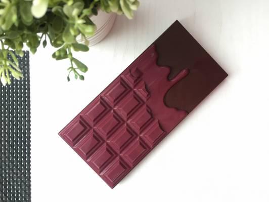 Czekoladka Makeup Revolution - paleta cieni Cranberries & Chocolate
