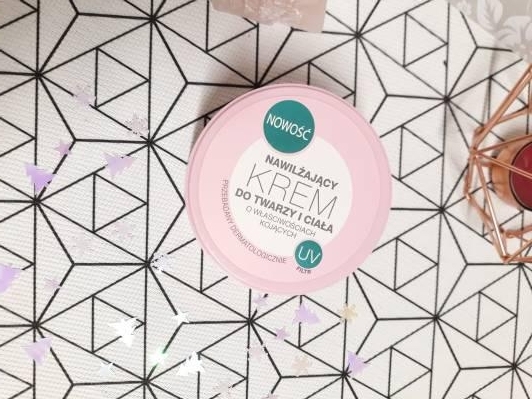 Venus Nawilżający Krem do twarzy i ciała o właściwościach kojących