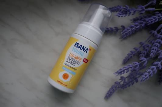 Isana Pianka oczyszczająca z białkiem jaja