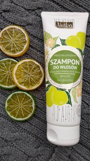 Nutka Szampon do włosów przeciwłupieżowy, Gruszka i bergamotka