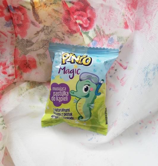 Pinio Musująca pastylka do kąpieli, z naturalnymi olejkami z pestek winogron i awokado