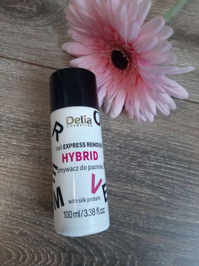 Delia Zmywacz do lakieru hybrydowego, Z proteinami jedwabiu