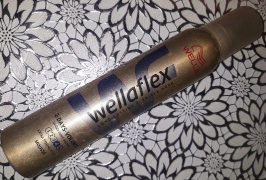 Wellaflex Pianka do włosów 2 days volume