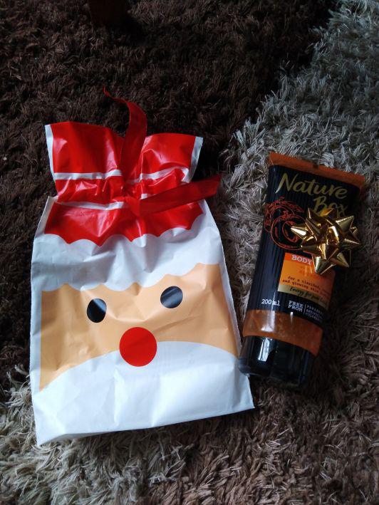 Nature Box Peeling do ciała, Olej z moreli