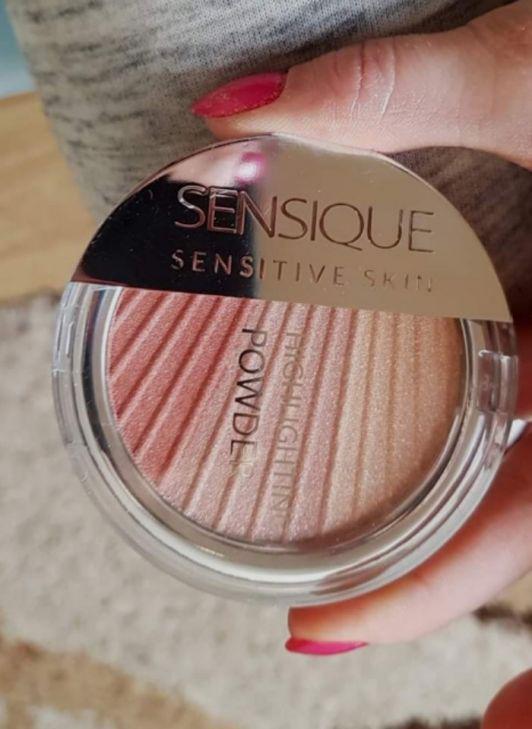 Sensique Sensitive Skin, Highlighting Powder, mocno rozświetlający puder do twarzy i ciała