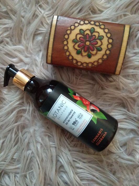 Botanic SkinFood- oczyszczający żel do twarzy cannabis&guarana