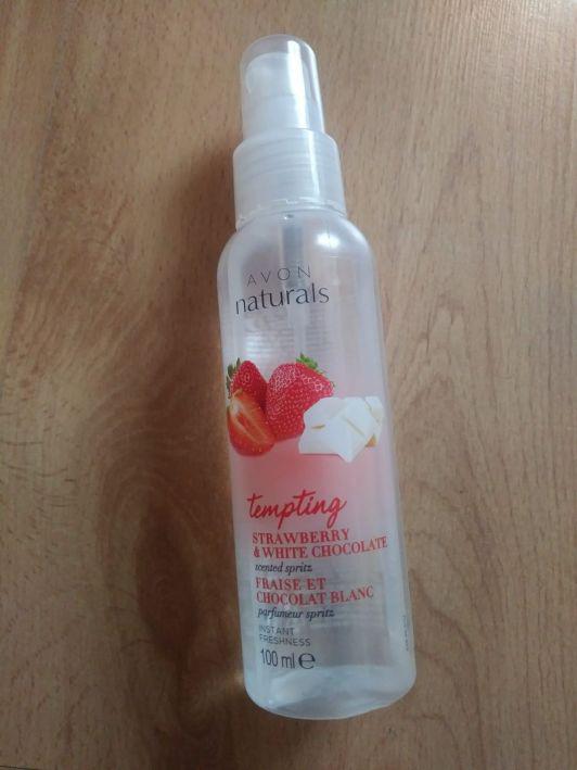 Avon Naturals, Mgiełka do ciała, Truskawka i biała czekolada