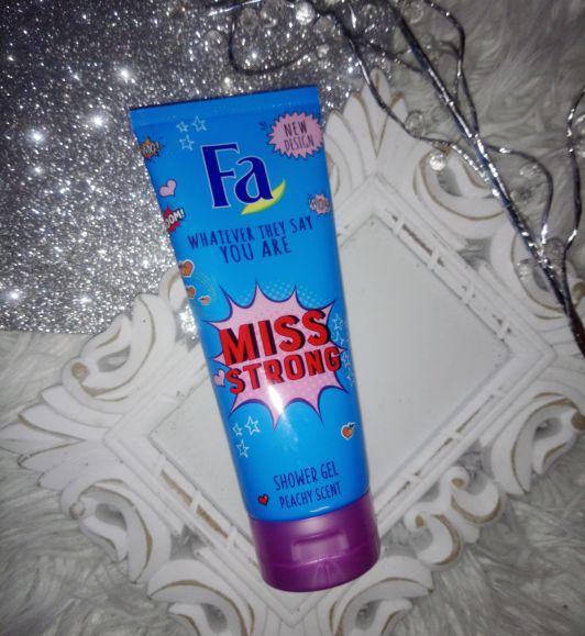 Fa Żel pod prysznic, Miss Strong Peachy Scent