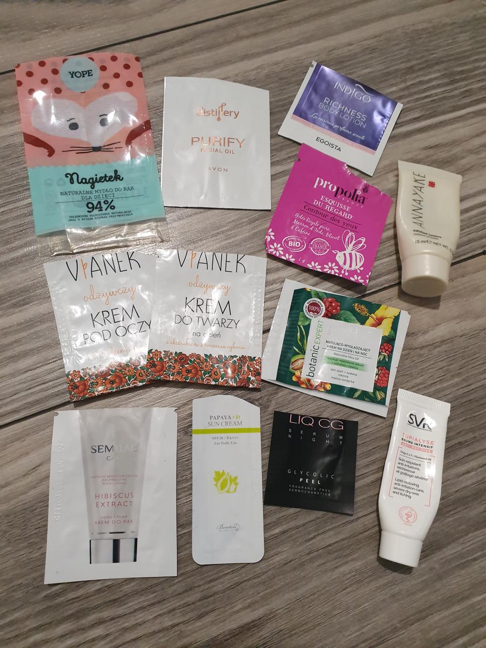 akcja denkowanie! grudzień - kosmetyki w świątecznych opakowaniach i świątecznych kolorach 🎄❄️⛄🎀🎁🎅